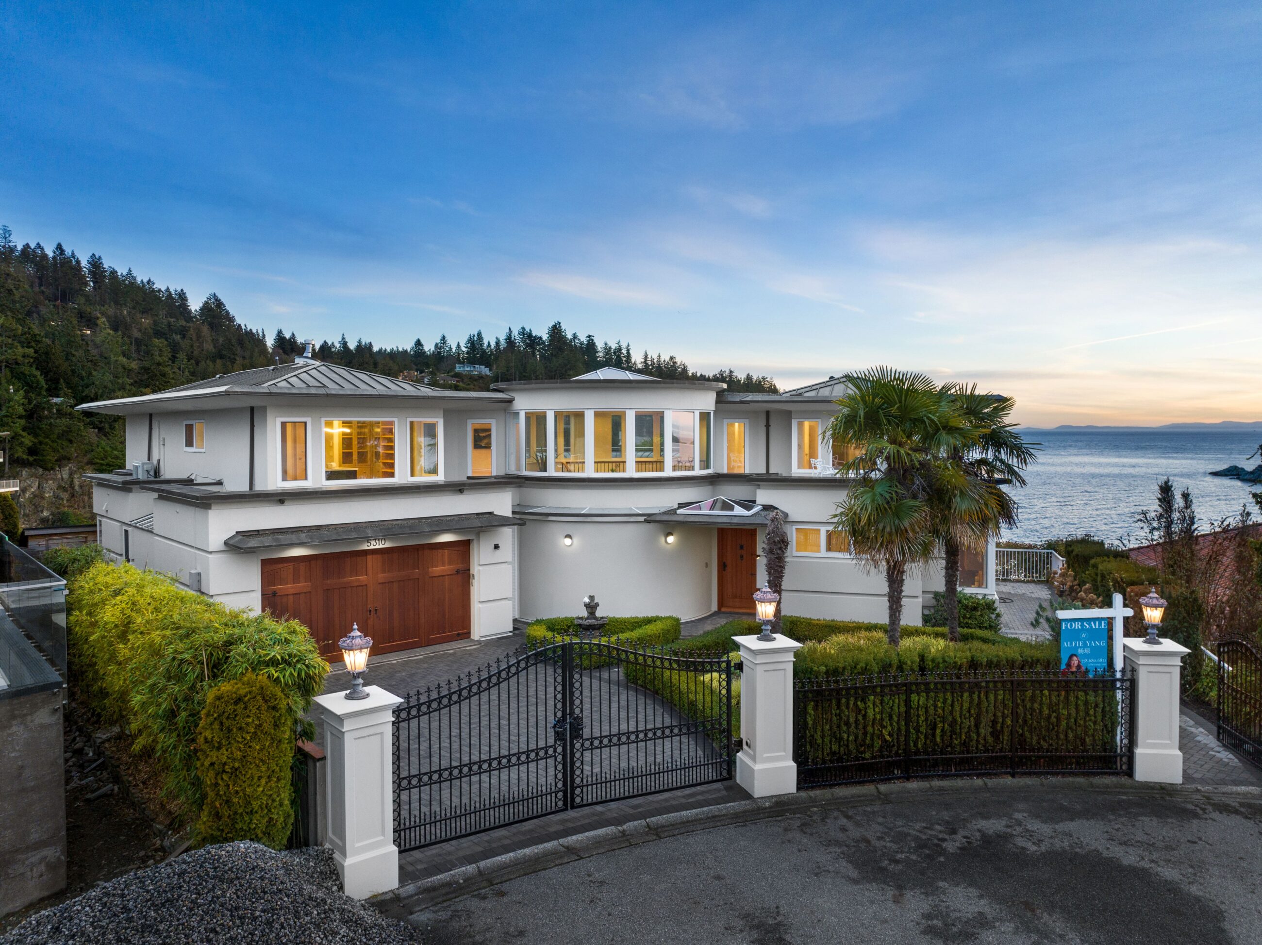 270 DEGREE WATERFRONT VIEWS WITH PRIVATE DOCK - 5310 Seaside Place, West Vancouver